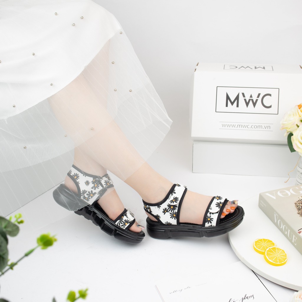 [Mã SKAMFS114M giảm 10% đơn 100K] Giày sandal nữ quai ngang đế xuồng họa tiết hoa cúc MWC NUSD- 2809