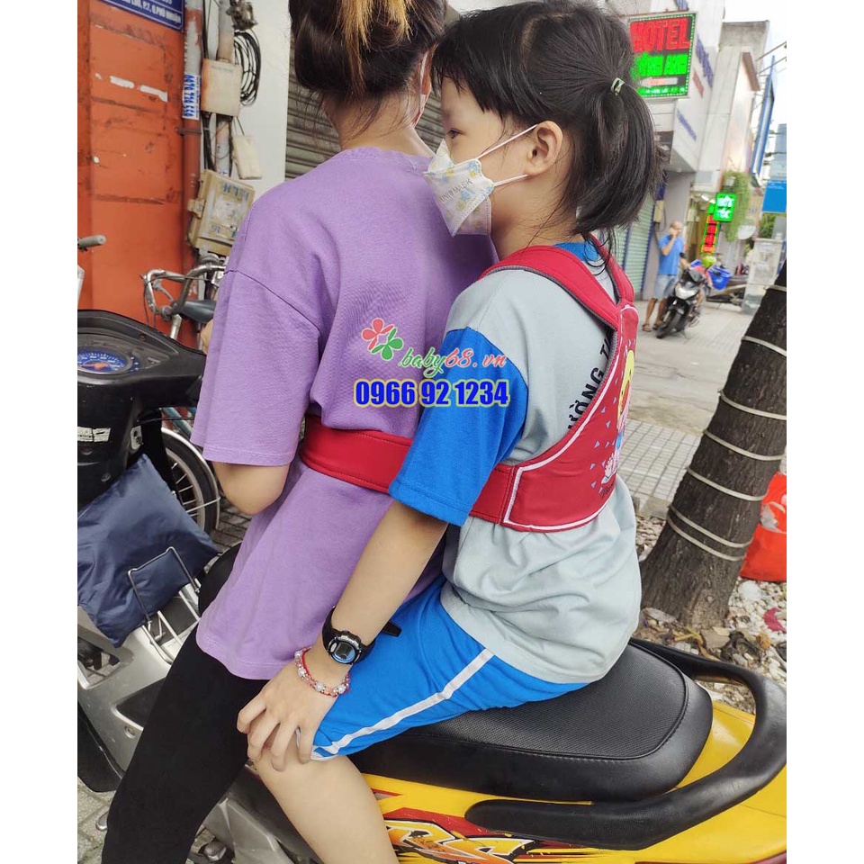 Đai đi xe máy dạng balo cho bé
