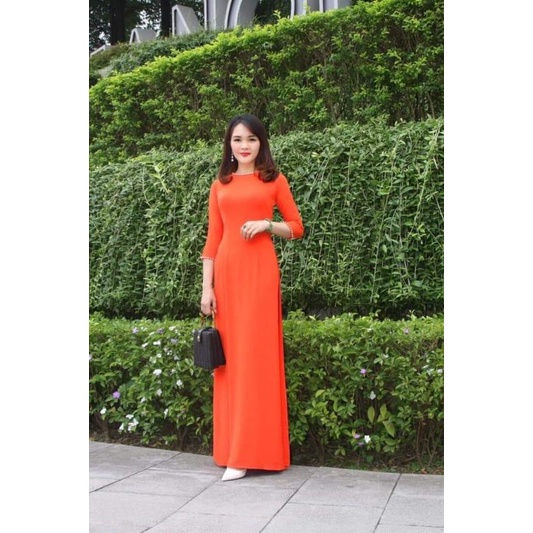 Áo dài trắng học sinh.