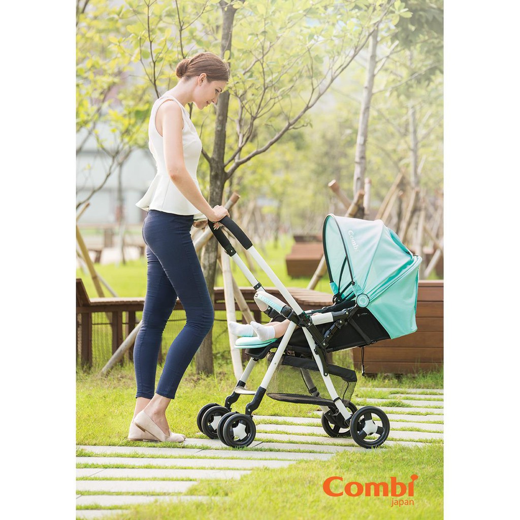 Xe đẩy Combi Urban Walker Lite UR - 300E xanh ngọc/ xanh biển/ vàng/ đỏ