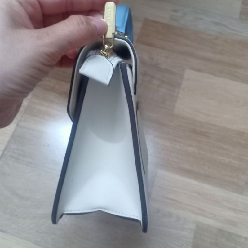 Pass túi như hình