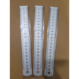 Thước kẻ sắt 20cm.