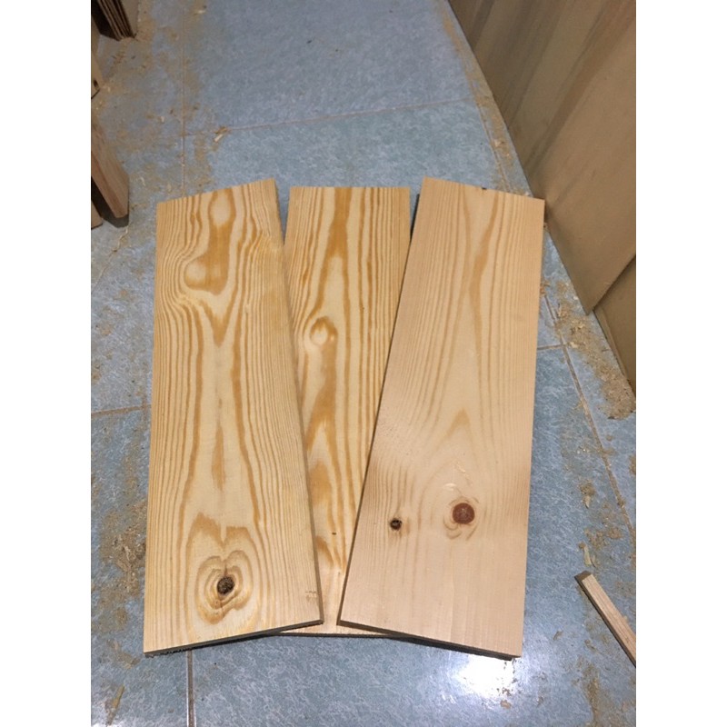 Tấm gỗ thông mặt rộng 20cm, dài 80cm, dày 2cm được bào láng 4 mặt đẹp, thích hợp làm kệ, trang trí, đóng các vật dụng