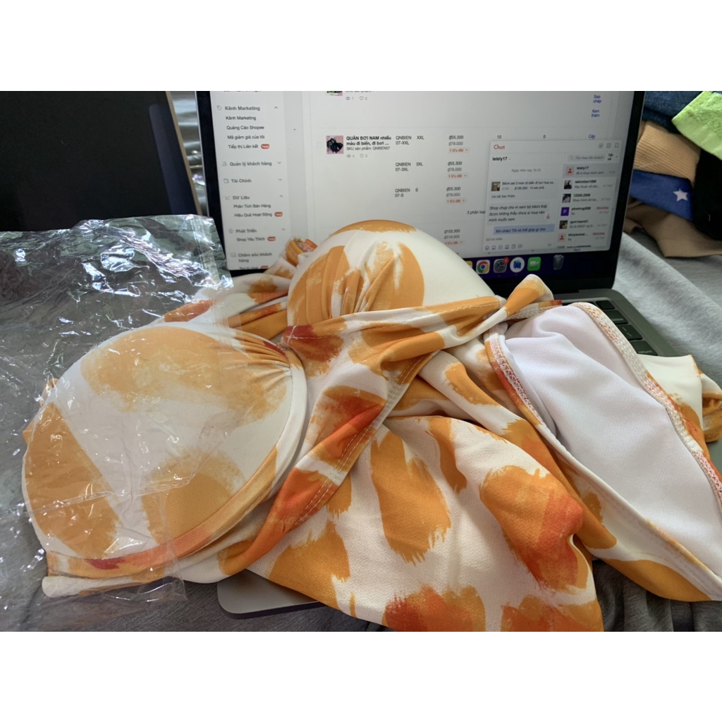 Bikini set 3 món đi biển đi bơi hoa cam kèm khăn choàng đi biển có ảnh thật kế bên