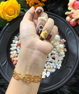 Hoa bột ôm móng