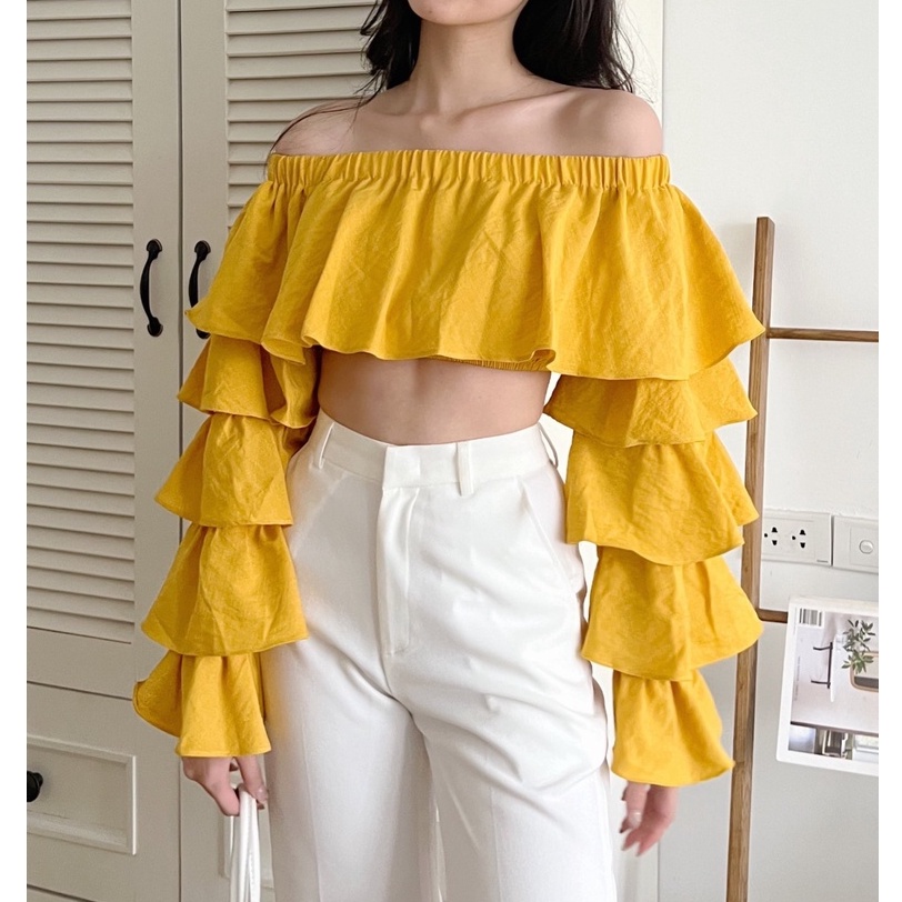 YU CHERRY | Áo trễ vai tay nhiều tầng Ruffle Sleeve Off Shoulder YA410