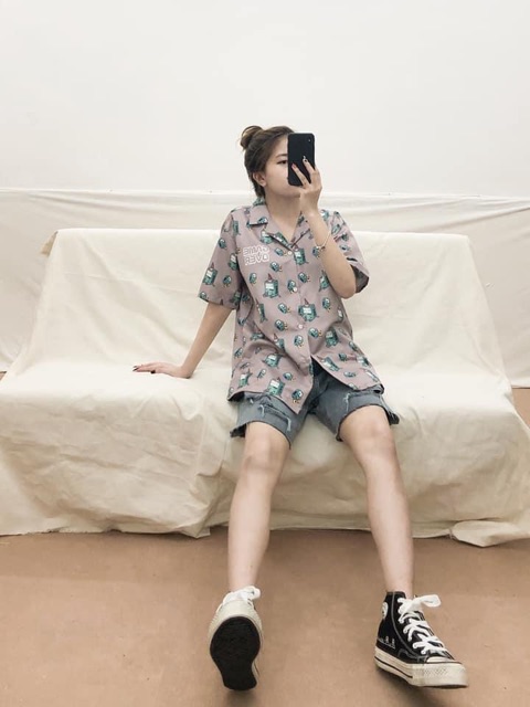 Áo sơ mi ngắn tay cổ bẻ unisex HOMIES in chữ BMO họa tiết người máy
