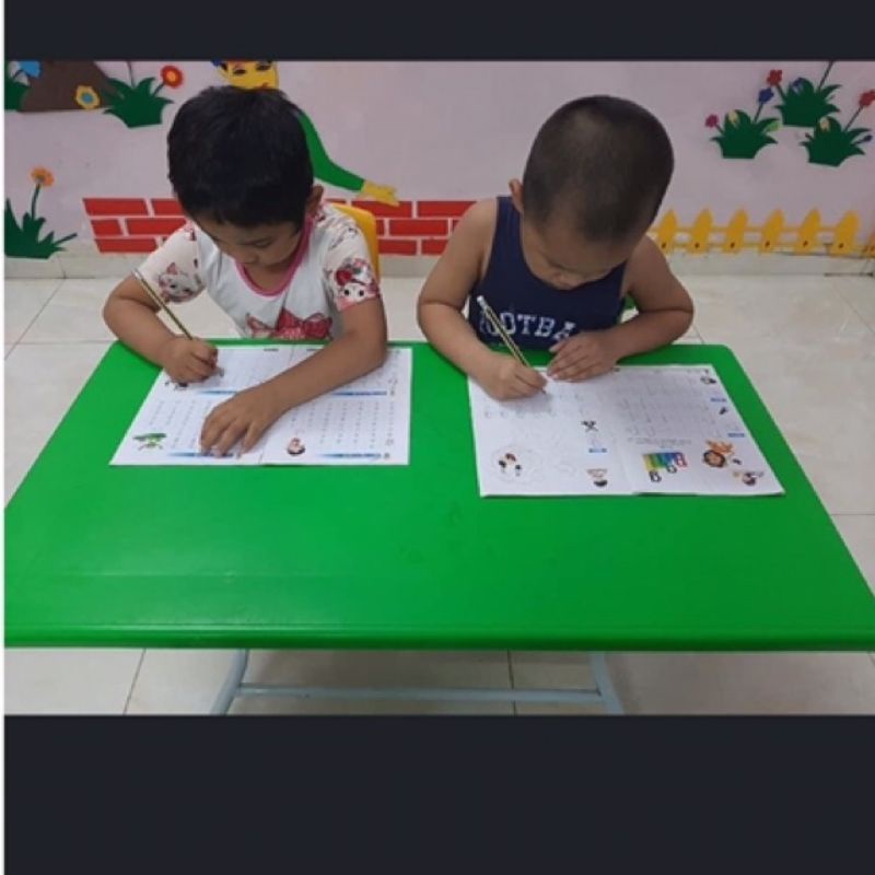 Bộ bàn ghế nhựa đúc cho bé mầm non, tiểu học
