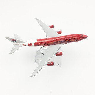 Mô hình máy bay Malaysia hoa đỏ 16cm