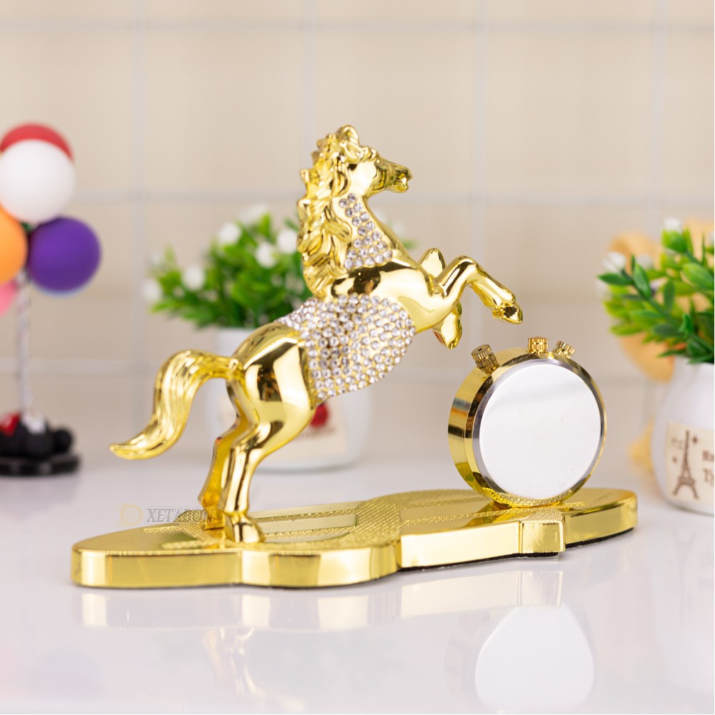 Tượng Ngựa Vàng Đính Đá Phong Thuỷ Để Ô Tô - MÃ ĐÁO THÀNH CÔNG - Có Đồng Hồ Nước Hoa Sang Trọng