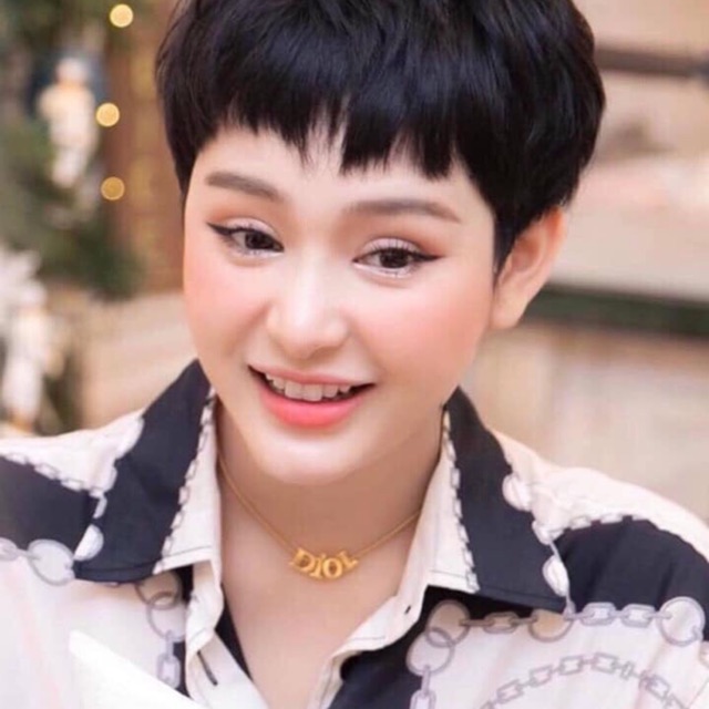 Vòng cổ hiệu Di .ro Hiền Hồ