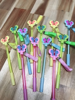 Sỉ bút nước 100 cây. ( còn nhiều mẫu mới)