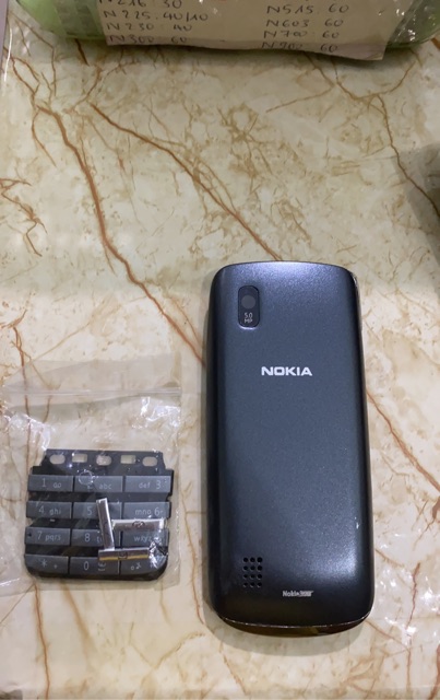 Vỏ nokia asha 300/n300 kèm phím đen hoặc đỏ, bạc.