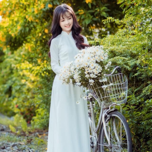 Áo dài trắng 2 tà