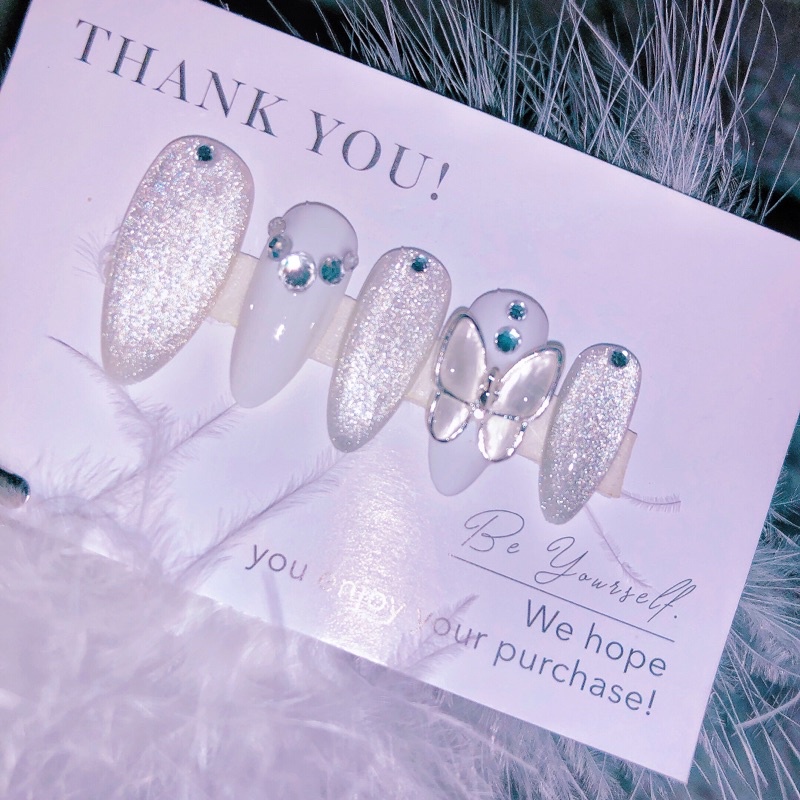 Móng giả màu trắng phối mắt mèo và đá lấp lánh phù hợp đi tiệc chụp kỉ yếu kèm keo và dũa