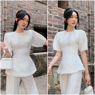 Áo trắng cổ tròn, tay ngắn, dáng xòe