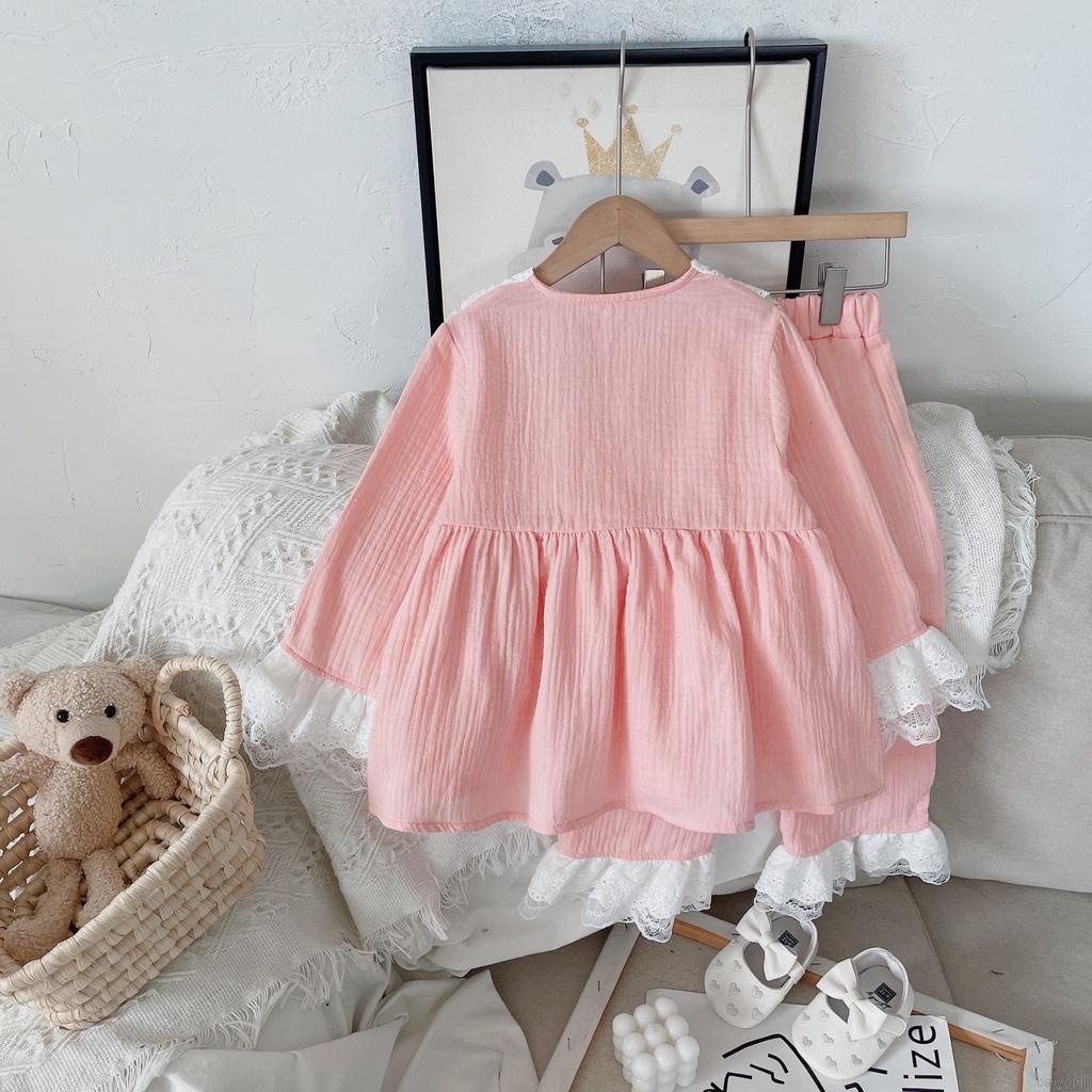 Set đồ ngủ 2 món gồm áo cổ tròn tay dài và quần dài phối ren cho bé gái