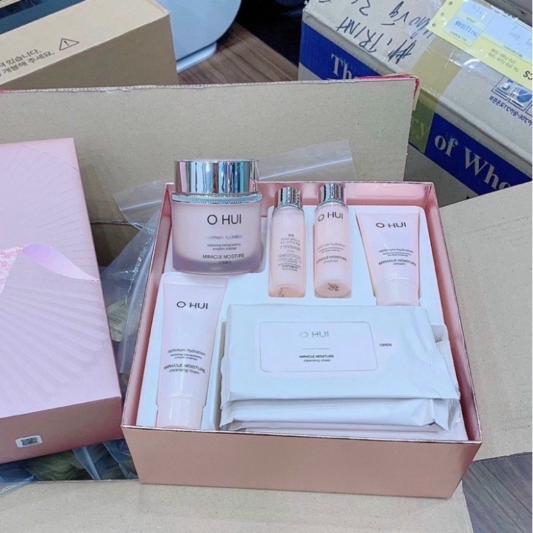 KEM DƯỠNG CẤP ẨM VÀ TRẮNG SÁNG DA OHUI HỒNG MIRACLE MOISTURE CREAM