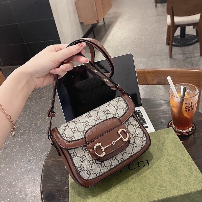 Túi GC hà hồ viền nâu và viền trắng size 20cm