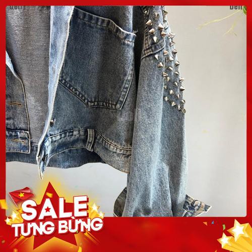 Áo khoác Jean nữ rách cổ bẻ gắn đinh tán -Hàng nhập khẩu