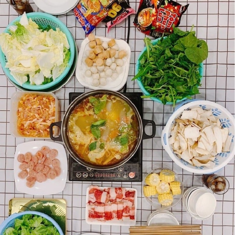 Khăn Trải Bàn PE Chống Thấm Dùng 1 Lần Trong Các Bữa Tiệc Liên Hoan, Picnic, Dã Ngoại Kích Thước 1m2 x1m5
