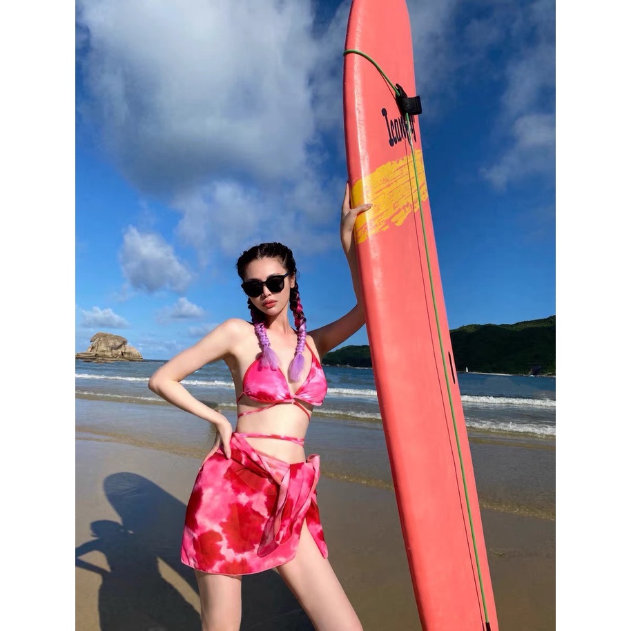 Set bikini 2 mảnh hoa nhí Mai Phương Bùi kèm khăn choàng xinh xắn