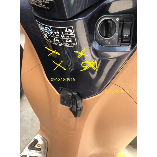 Ốp ổ khóa Ốp trong phía trên sh mode 2013-2019 honda