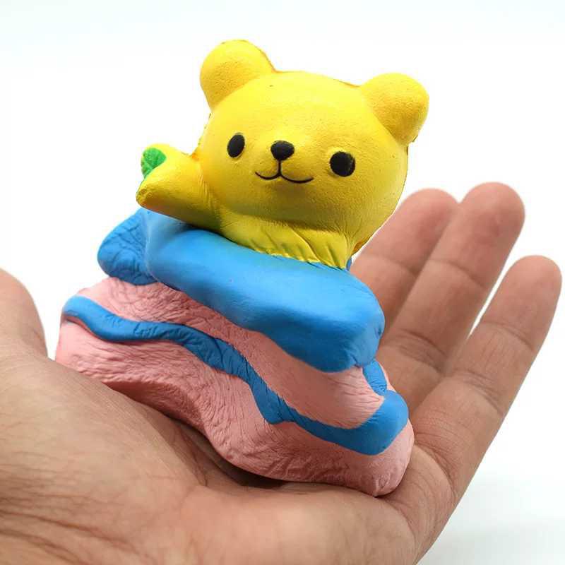 Squishy miếng bánh gato gấu vàng