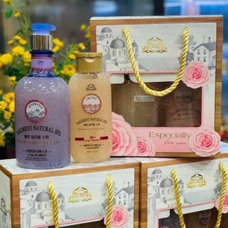 Set sữa tắm ON: THE BODY 𝐕𝐞́𝐥𝐋𝐌𝐄𝐍𝐓 𝐍𝐀𝐓𝐔𝐑𝐀𝐋 𝐒𝐏𝐀 trắng da 600ml tặng chai 200ml & hộp đựng quà
