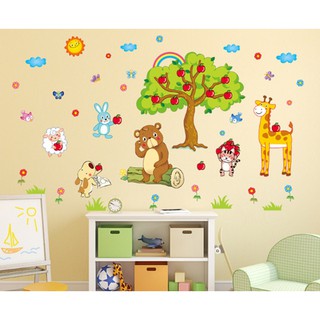 Decal dán tường mẫu động vật rừng bên cây