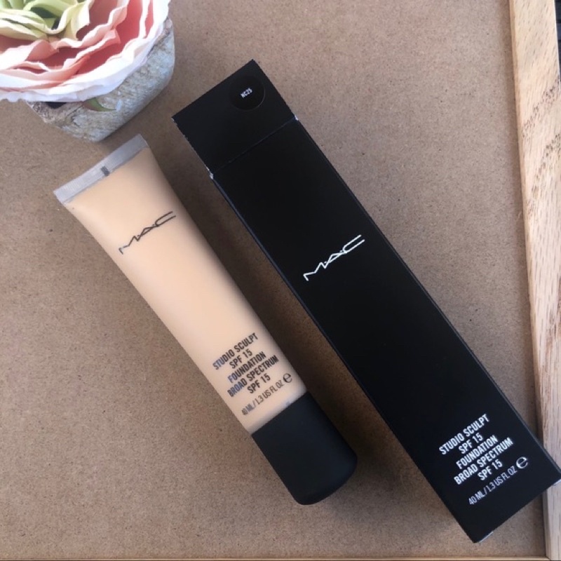 Kem nền 𝙼-𝙰-𝙲 Studio Sculpt SPF 15 Foundation SALE 50% !!