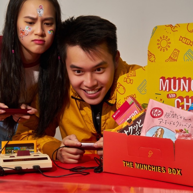 [COMBO CÓ ĐÔI CÓ CẶP - TẶNG THÊM QUÀ] 02 Hộp quà MUNCHIES bánh kẹo ngoại nhập - Hộp quà tặng thể hiện yêu thương | BigBuy360 - bigbuy360.vn