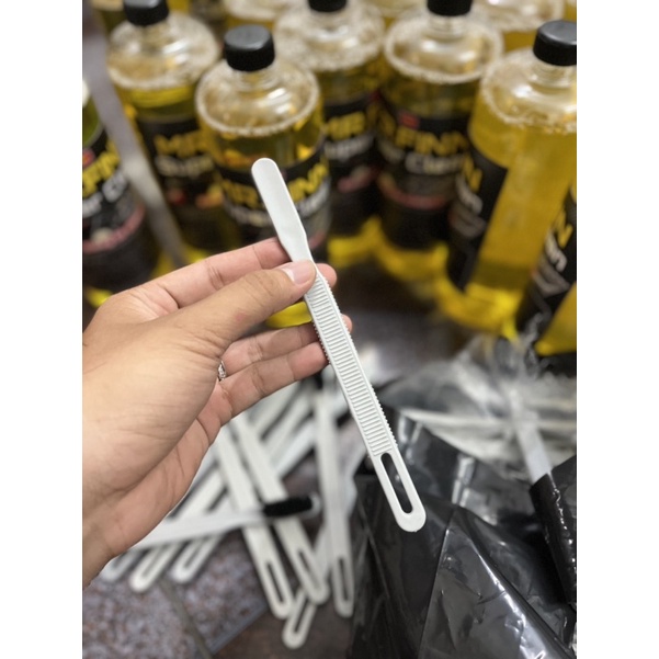 Bàn chải rửa xe - Dùng để chà nhông sên dĩa và chi tiết kim loại