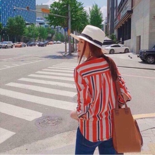 Sơ mi kẻ đỏ Thanh Hằng