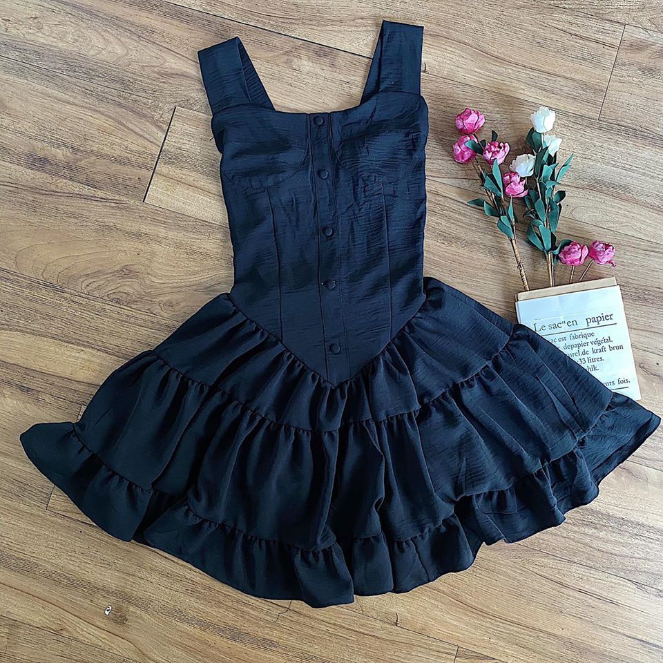 Đầm đen sexy cho ngày hè, dành cho cô nàng năng động cá tính