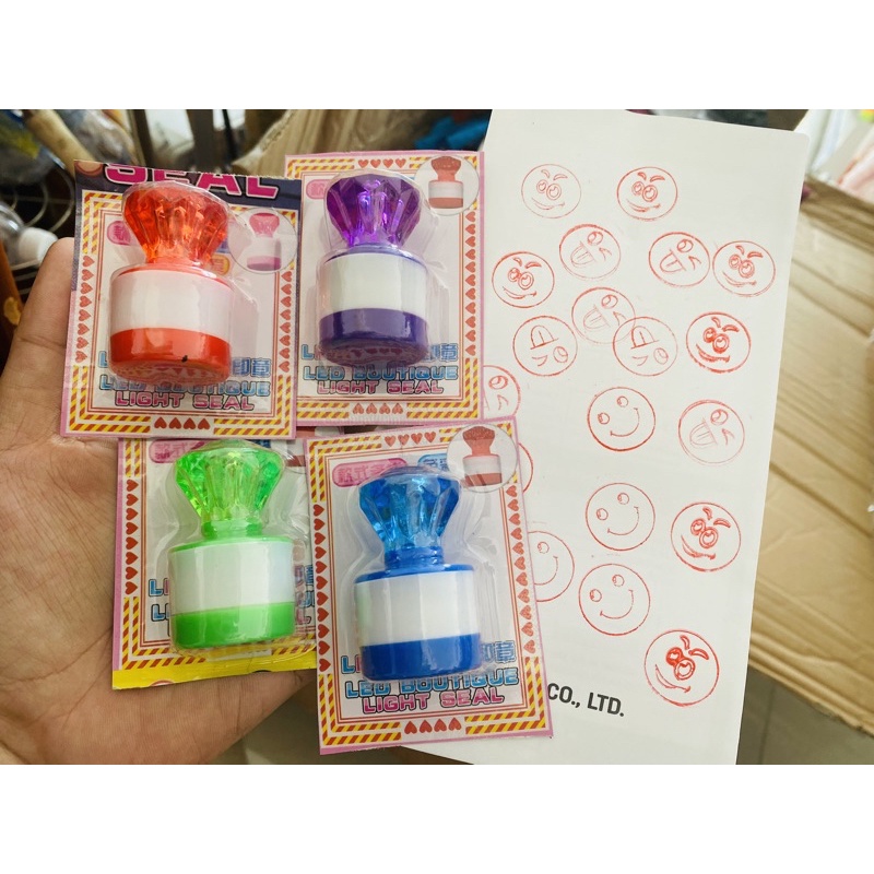 CON DẤU MẶT CƯỜI CÓ ĐÈN KÈM PIN