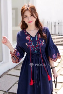 Đầm maxi thêu thổ cẩm