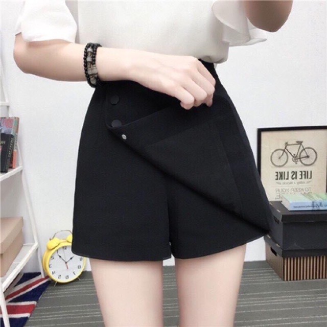 Quần váy phối nút dễ thương (hình shop tự chụp)
