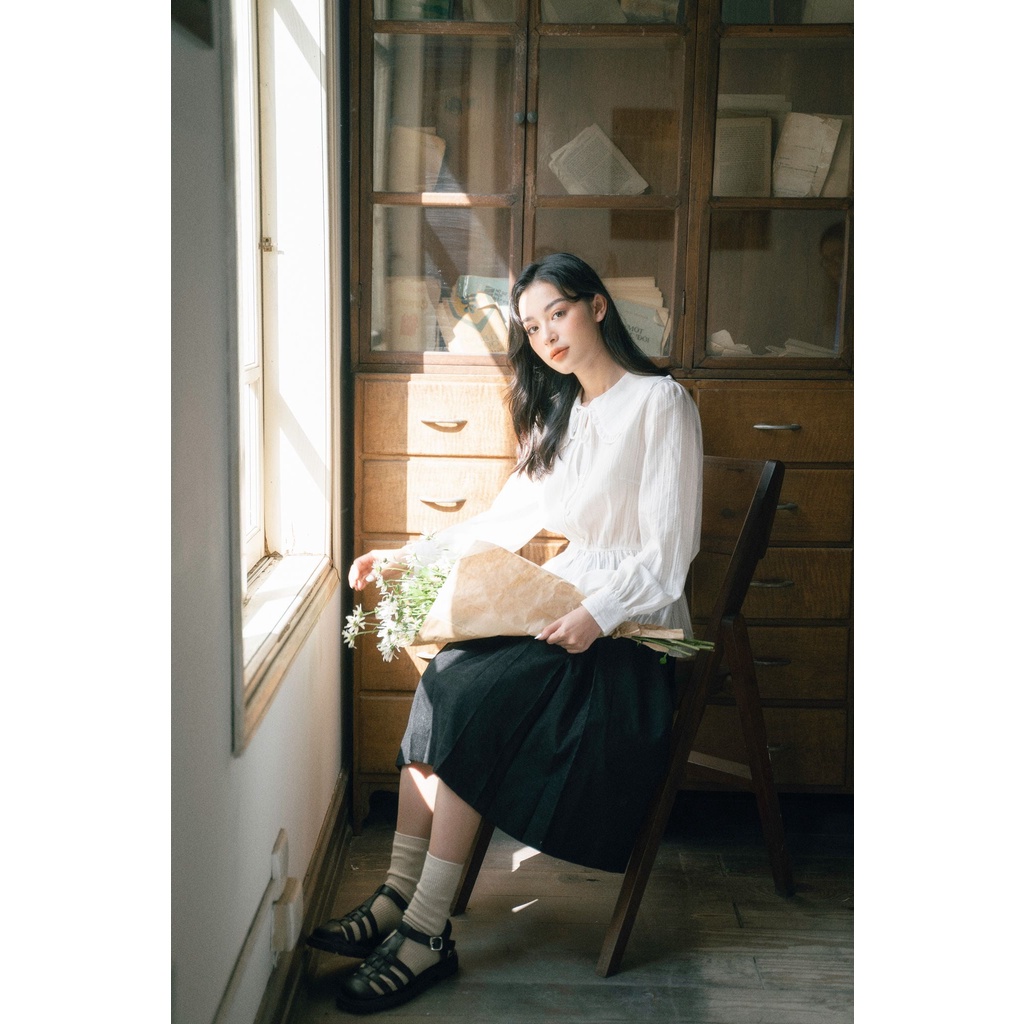 Chân váy nhung xếp ly MADELEN màu đen nữ tính | BigBuy360 - bigbuy360.vn