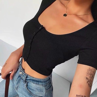 Áo thun croptop ôm body cài nút