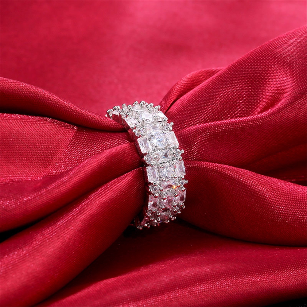 Nhẫn Mạ Bạc Đính Đá Sapphire Trắng Sang Trọng