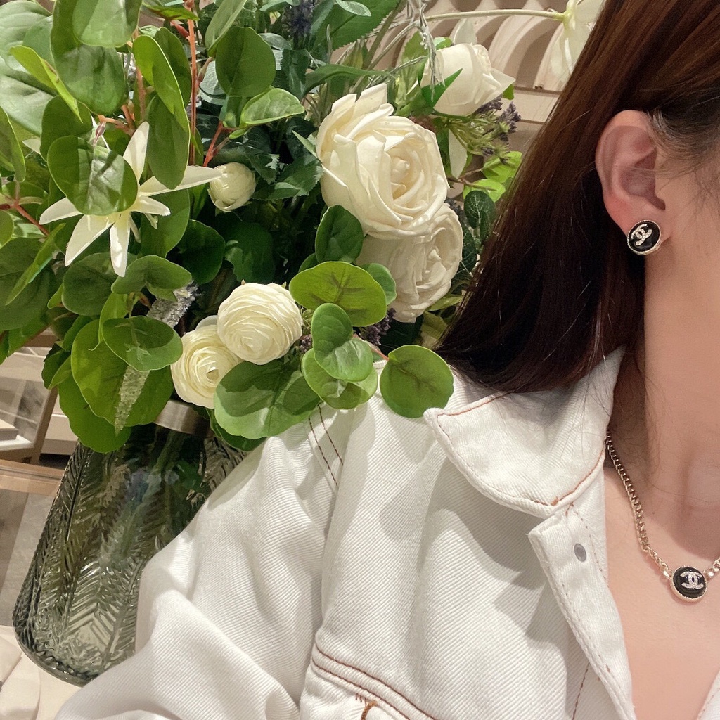 Dây Chuyền Hai Màu Trắng Đen Đính Nút Tròn Và Bông Tai Phong Cách Mới