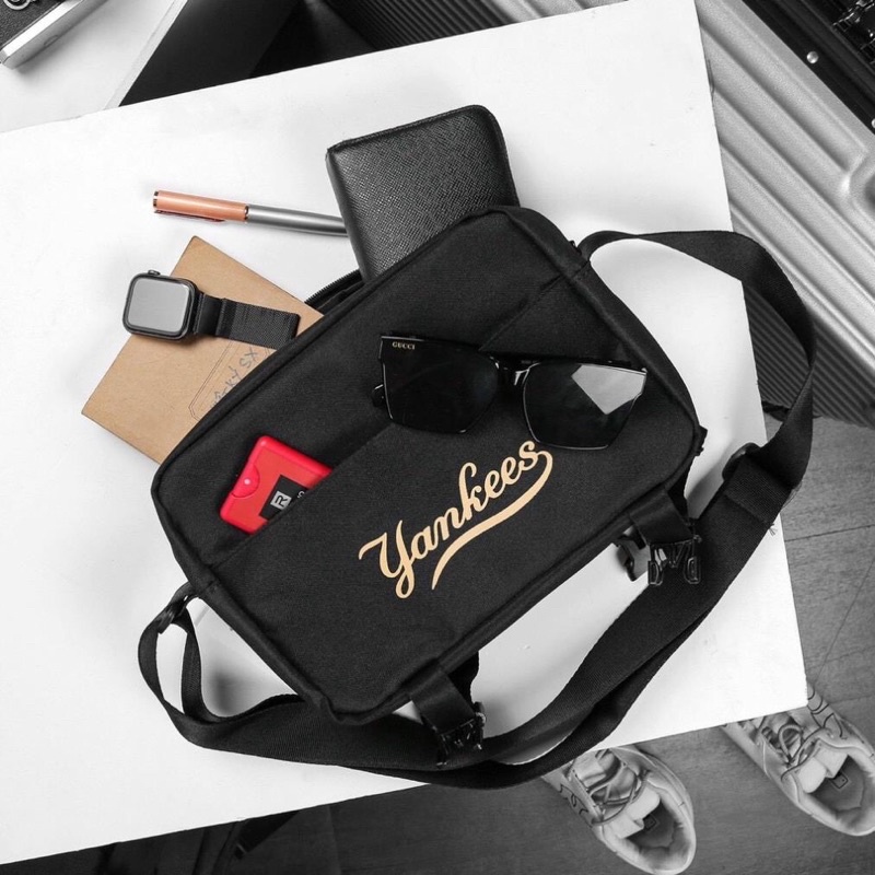 TÚI ĐEO CHÉO MLB   YANKEE   MEN BLACK/GOLD LOGO KIM LOẠI CAO CẤP