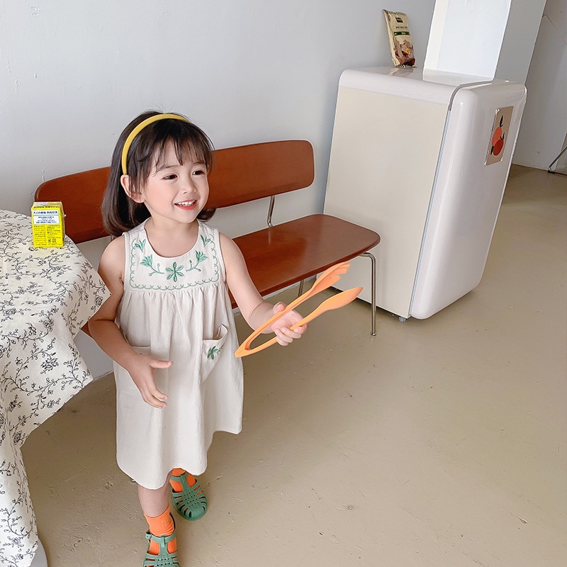 Đầm Sát Nách Thêu Hoa Cho Bé Gái