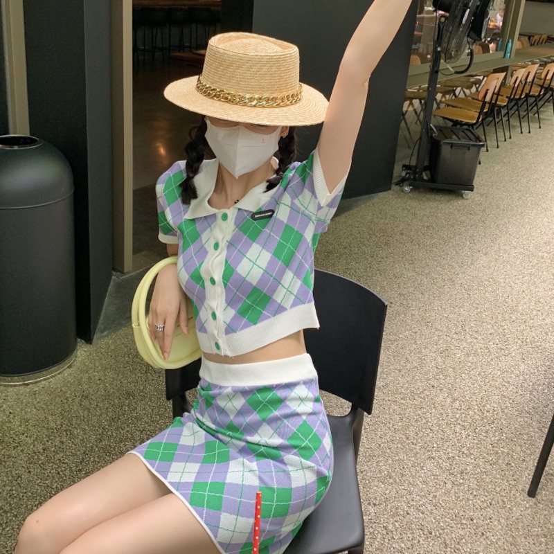 Set Áo Croptop Len Cổ Sơ Mi Tay Ngắn Dệt Kim Sọc Kẻ Caro Quả Trám Phối Chân Váy Ôm Chữ A Bộ Kiểu Hàn Quốc Mùa Hè Thu