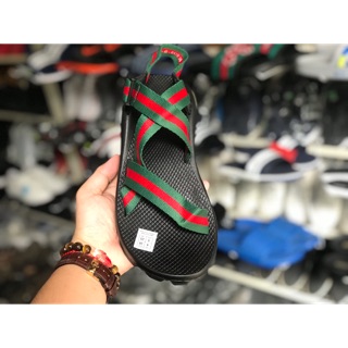 Dép chaco kẻ guci