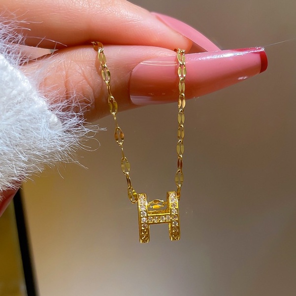 Dây Chuyền Thép Titan Mạ Vàng 18k Mặt Hình Chữ Cái Đơn Giản Thời Trang Dễ Phối Đồ Cho Nữ