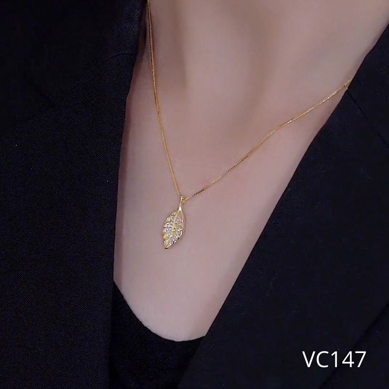 Dây chuyền Titan không đen gỉ hình lá bình dị VC147