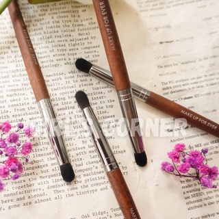 Cọ nhấn hốc và blend nhỏ Makeup Forever 218