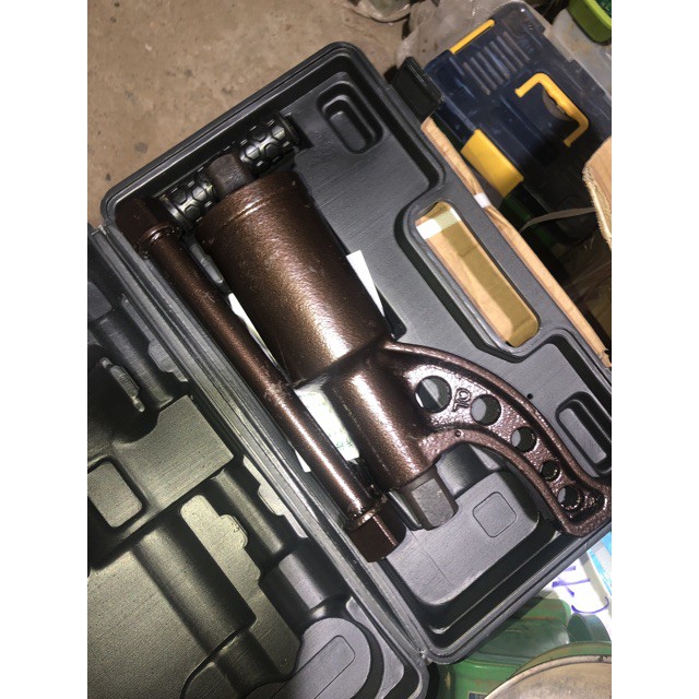 Tháo lốp ô tô bộ to và bộ nhỏ